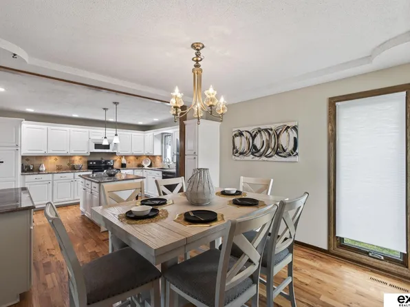 15017 Pepperwood Dr, Omaha, NE 68154