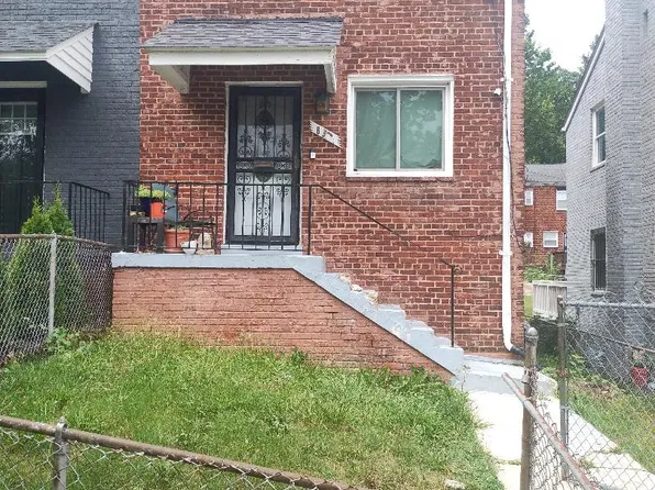 855 Adrian St SE, Washington, DC 20019