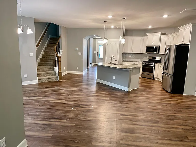 411 Lionel St — Photo 7