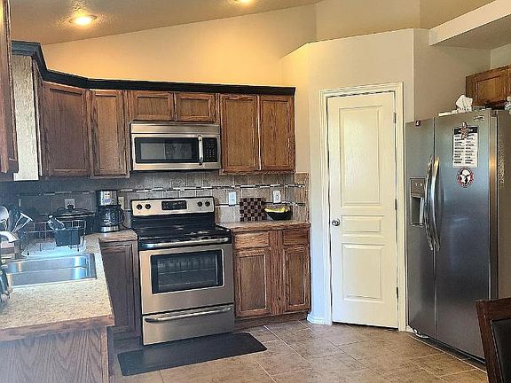 3rd image of 3313 S Oxbow Dr