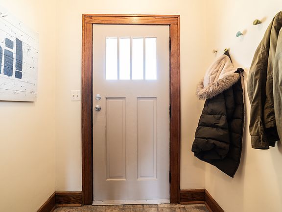 4th image of 489 Division St