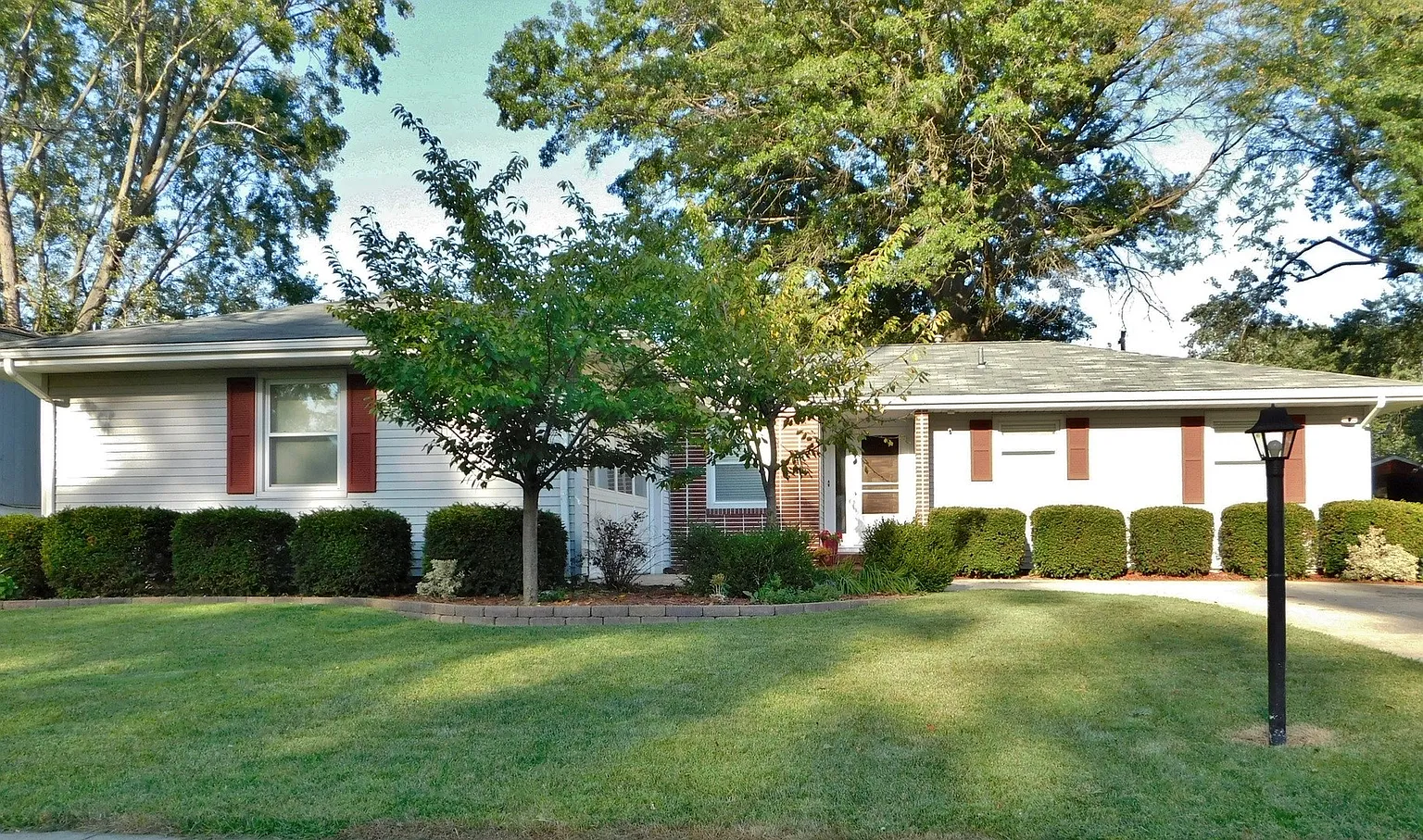 1806 Rebecca Dr photo 1
