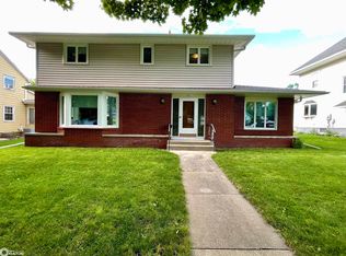 15 E College St, Algona, IA 50511
