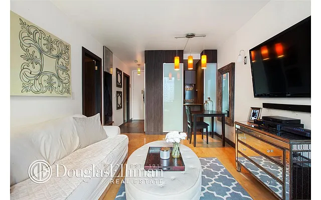 Rented by Douglas Elliman | media 15