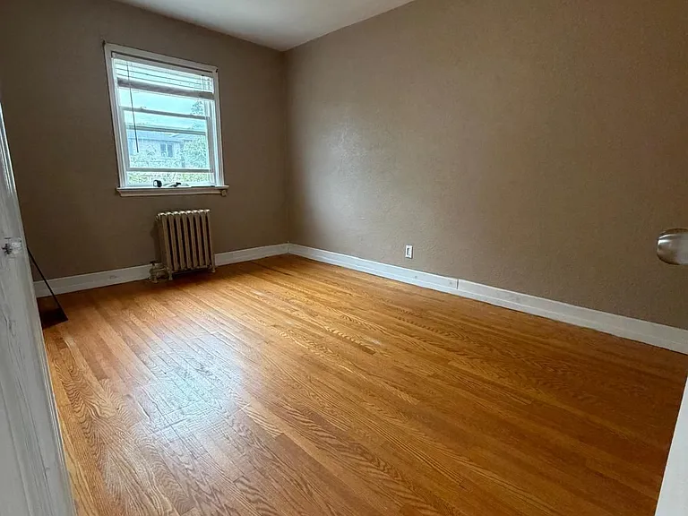 462 Midland Ave — Photo 6