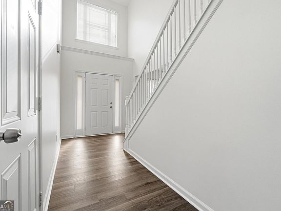 3rd image of 375 Searchlight Dr
