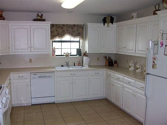 2nd image of 202 Hollister St