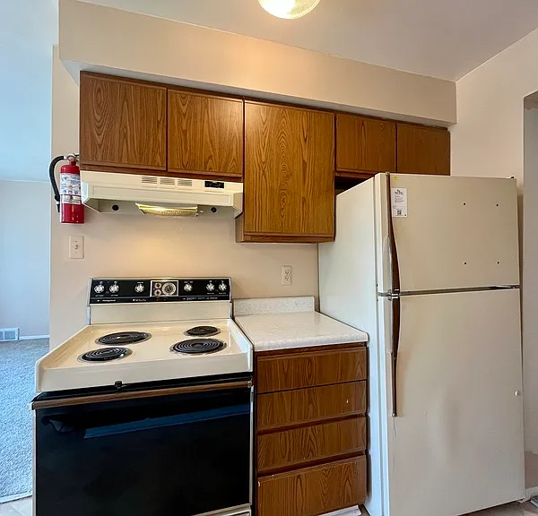 939 James St #12 — Photo 6