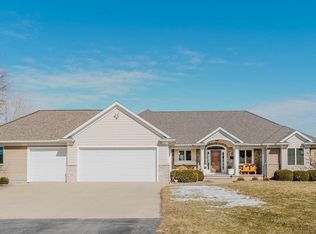 5294 Notre Dame Dr, Omro, WI 54963