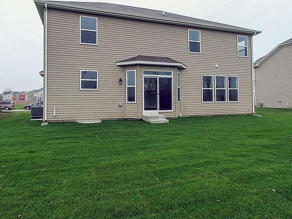 Located on 0032 in The Oaks At Churchill Club in Oswego, IL