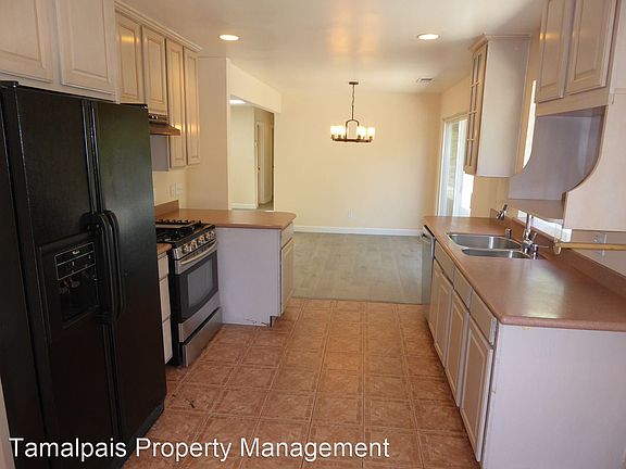 5th image of 121 Jefferson Dr