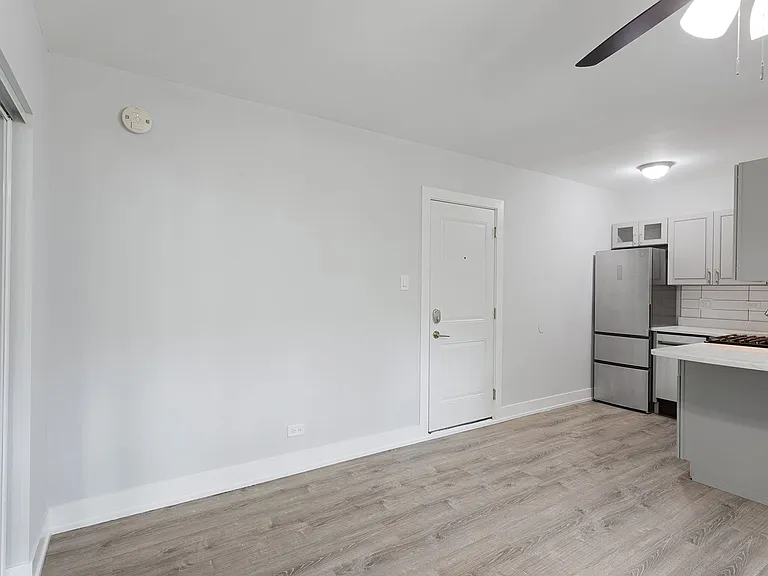 The 1521 Sherwin — Photo 4