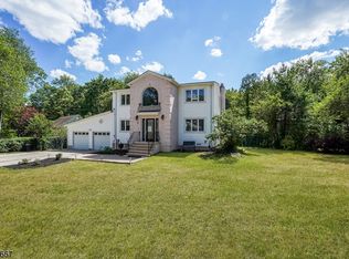 4 Park Dr, Livingston, NJ 07039