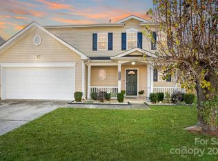 8215 Weeping Fig Ln, Charlotte, NC 28215