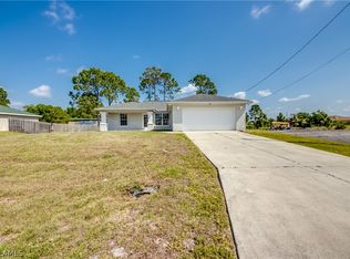 3902 30th St SW, Lehigh Acres, FL 33971