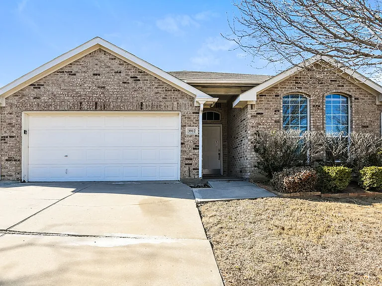 3912 Big Thicket Dr — Photo 1