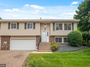 4617 Ridge Cliff Dr, Saint Paul, MN 55122