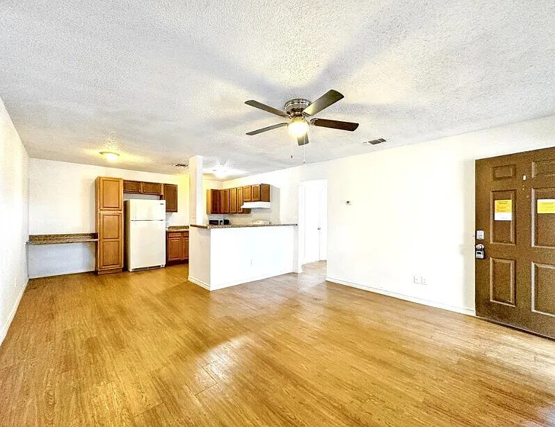 2 bed, 1.0 bath, 790 sqft, $799 — Photo 1