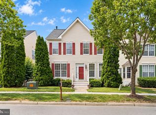 42650 Harris St, Chantilly, VA 20152