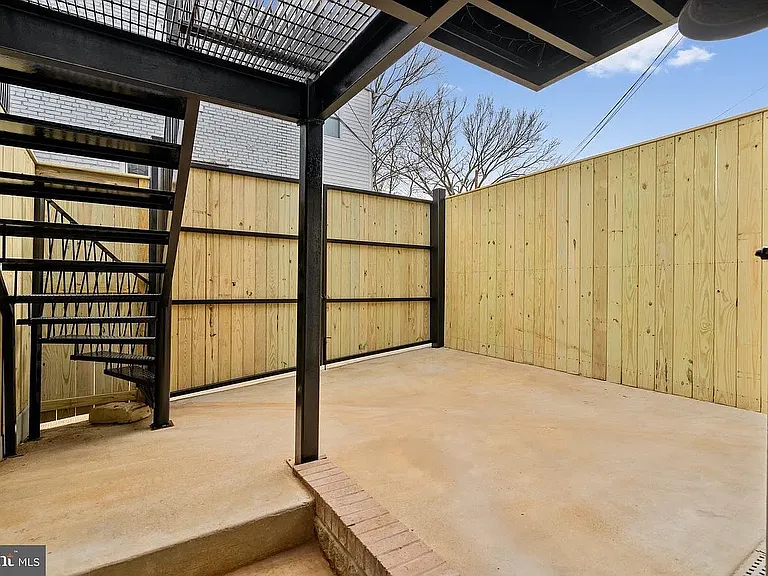 331 W St NE #BASEMENT — Photo 9