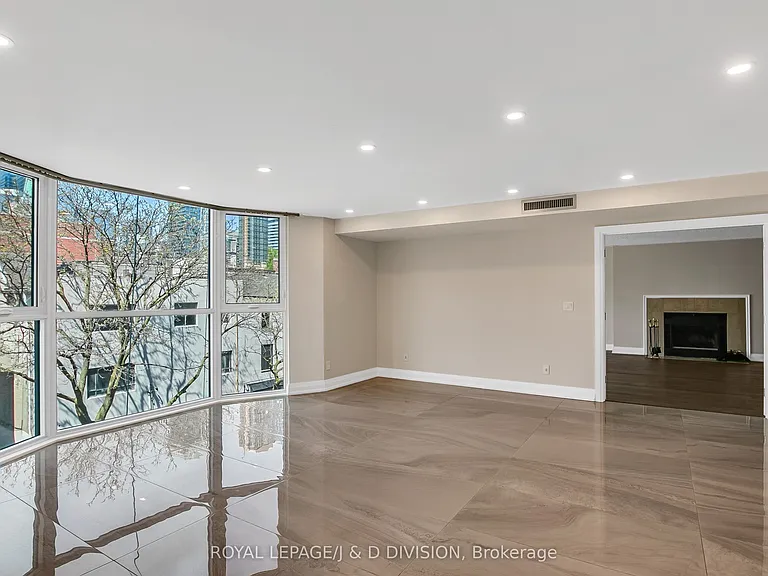 25 George St S #405 — Photo 17