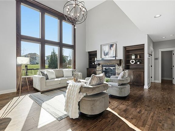 5th image of 11139 S Hastings St