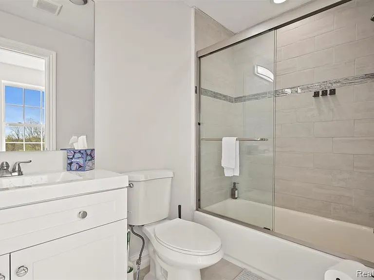 3227 Lohr Rd — Photo 20