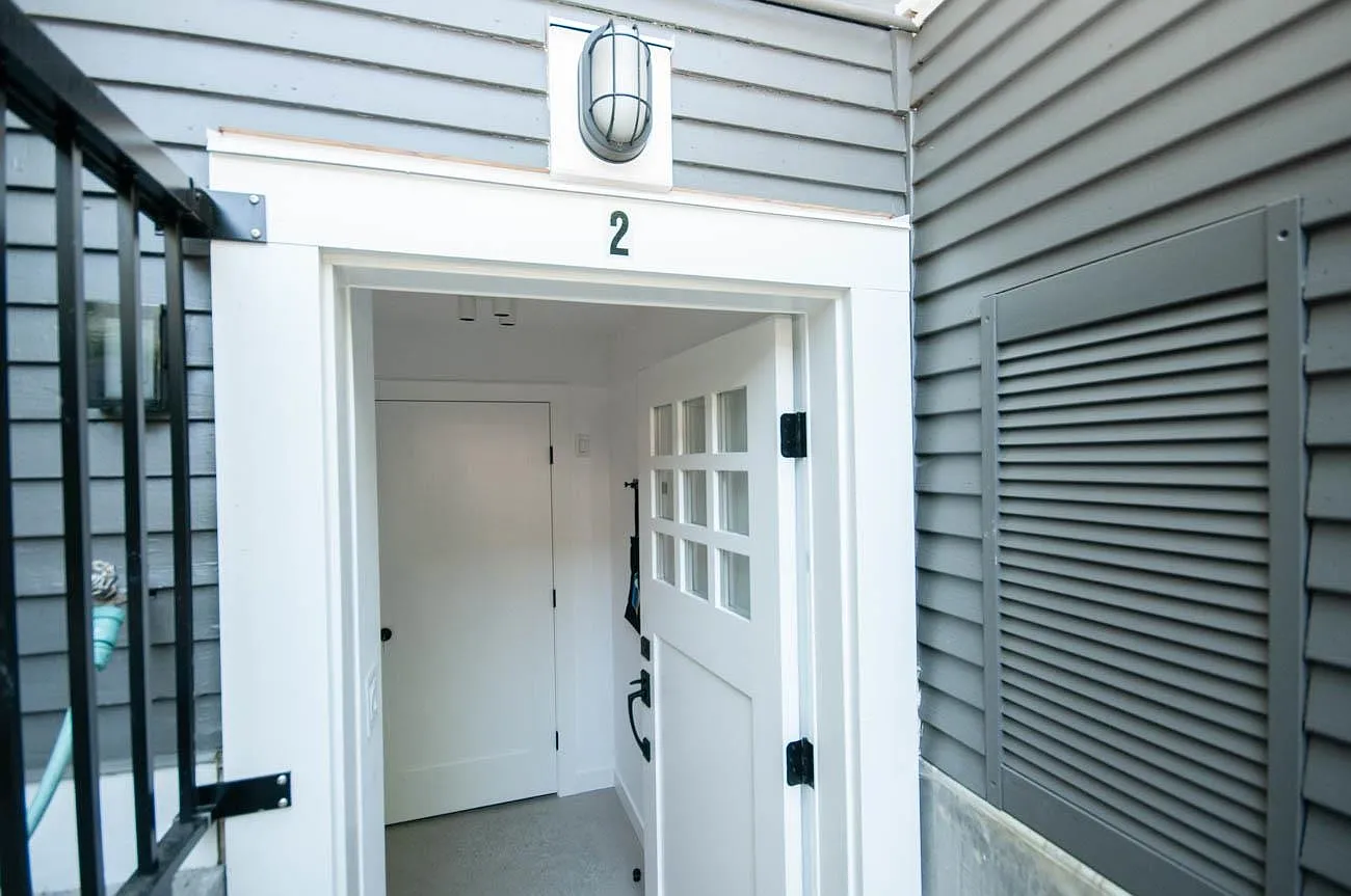 Studio, 800 sqft, $2,400 — Photo 2