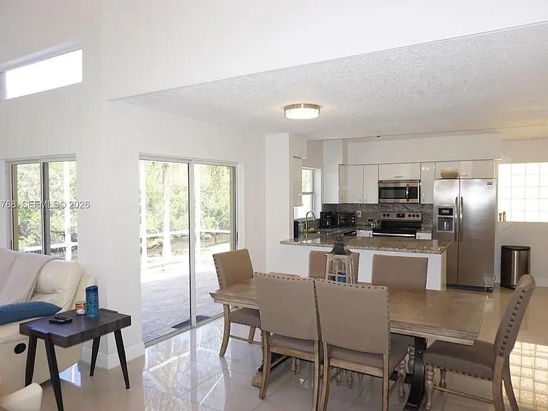 1057 SE 6th Ave — Photo 5