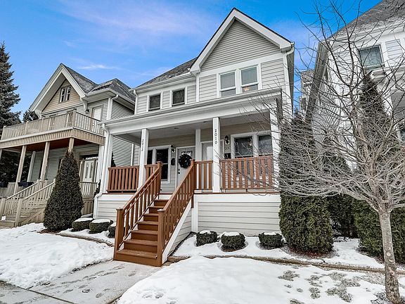 2nd image of 2010 N Buffum St #B