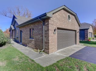 81 Village Woods Dr, Crete, IL 60417