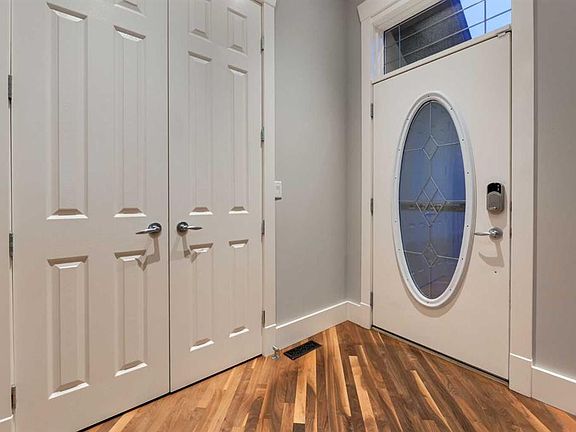 5th image of 129 N Royal Bay NW