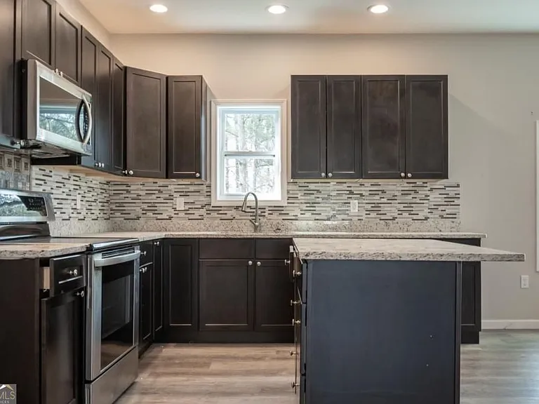 2446 Remington Dr — Photo 5