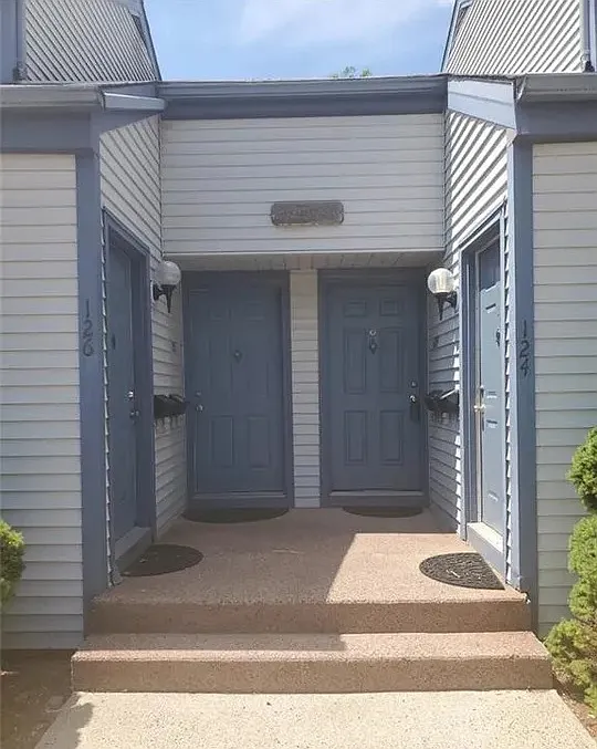 2 bed, 1036 sqft, $2,100 — Photo 2