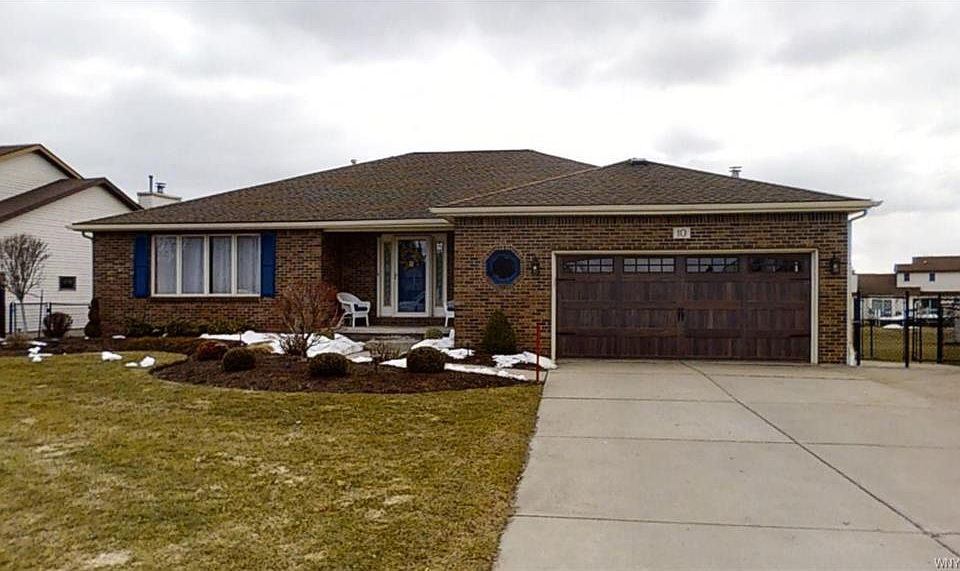 1st image of 10 Greenbriar Dr