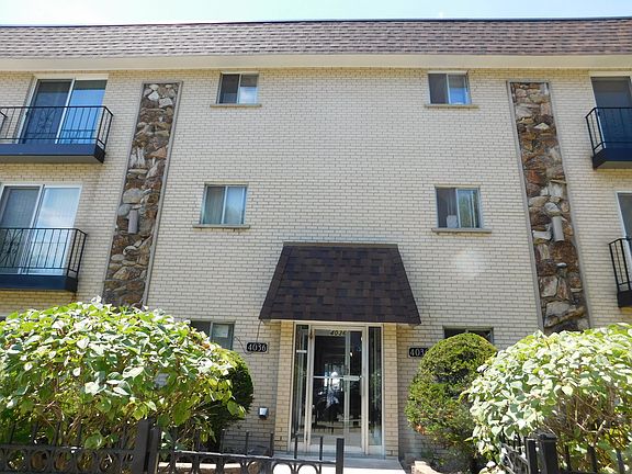 2nd image of 4036 N California Ave APT 302