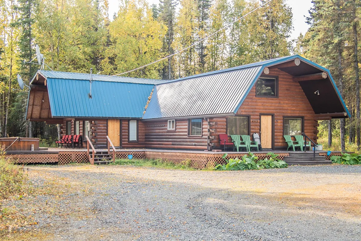 Building Photo - 45621 King Dr