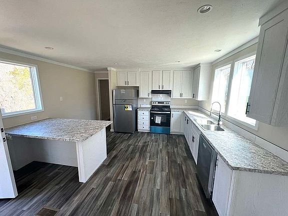 3rd image of 49 Cherry Hill Ln