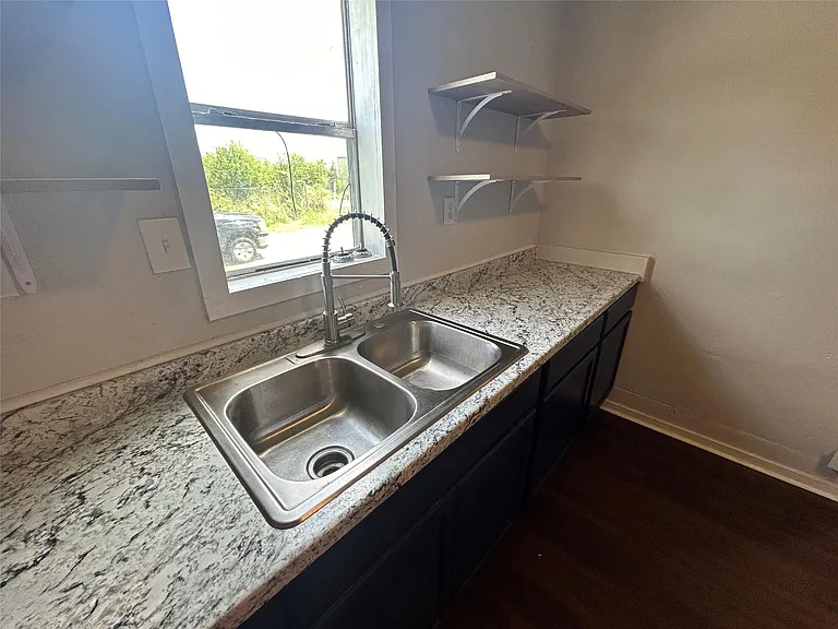 400 Symes St #A — Photo 20