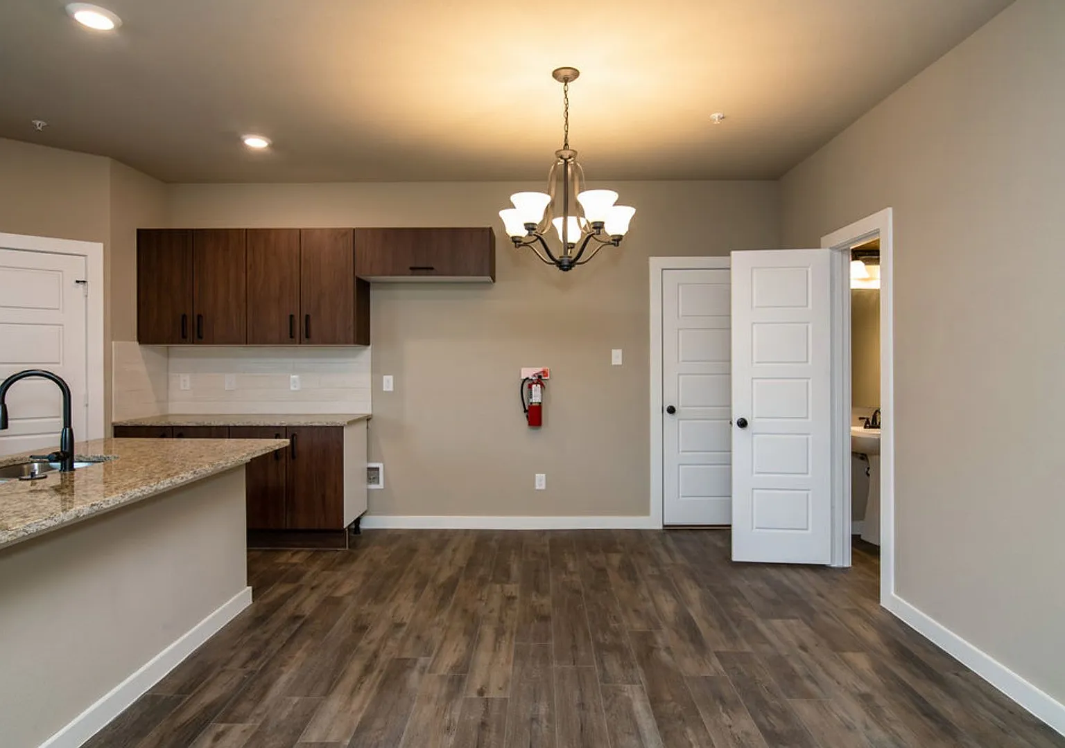 Available Now! Gorgeous 2 Bedroom Four Plex Located In Midlothian Isd! — Photo 4