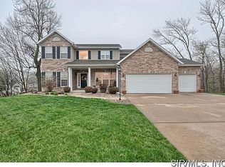 13 Wildwood Ct, Glen Carbon, IL 62034