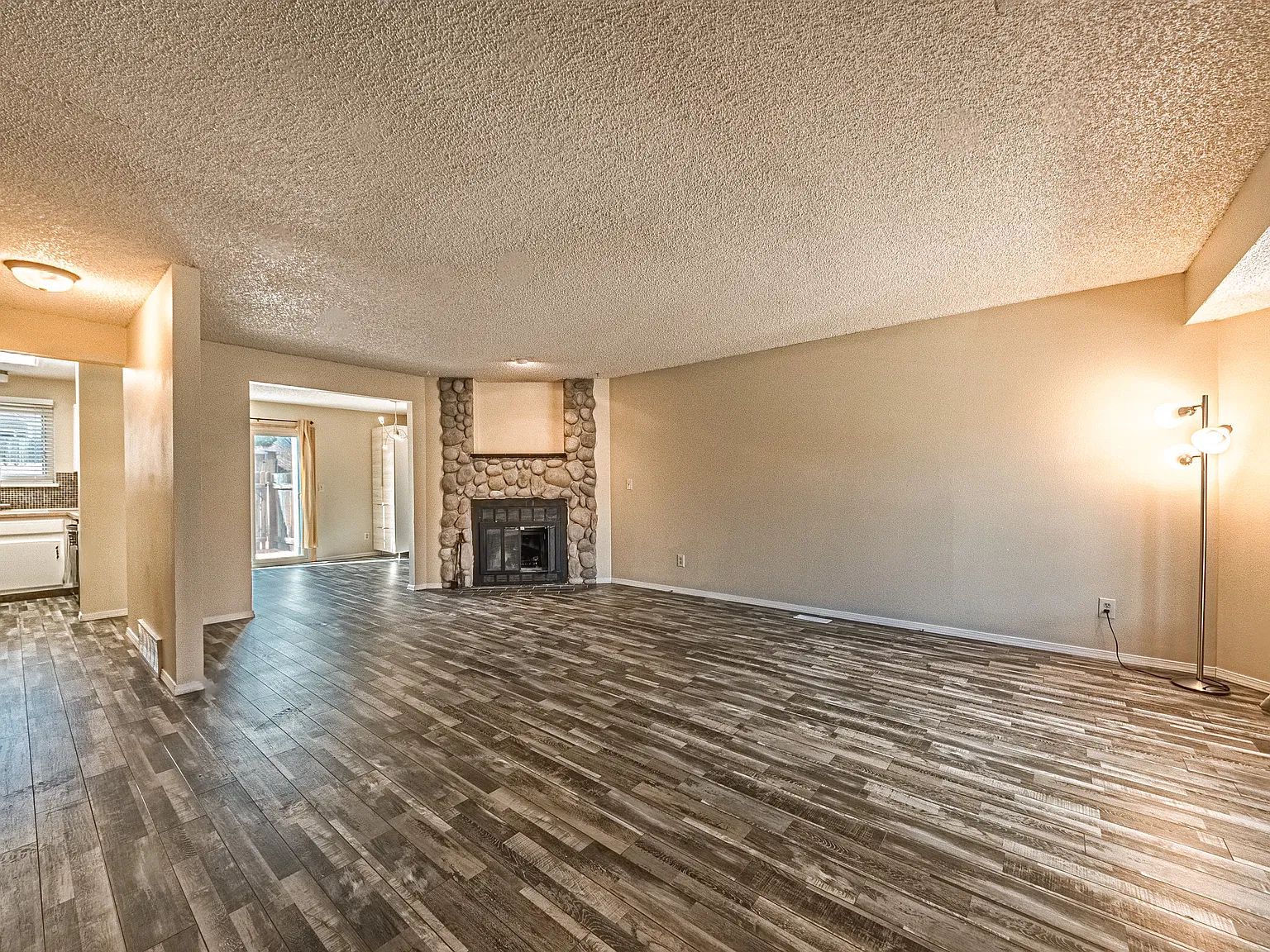 3 bed, 2.5 bath, 1334 sqft, $1,895 — Photo 2