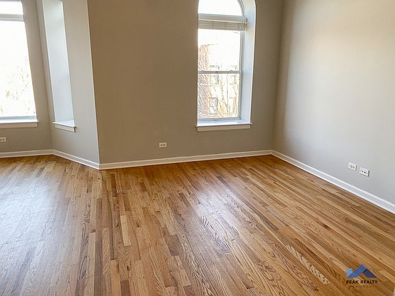 4th image of 673 W Roscoe St #675303