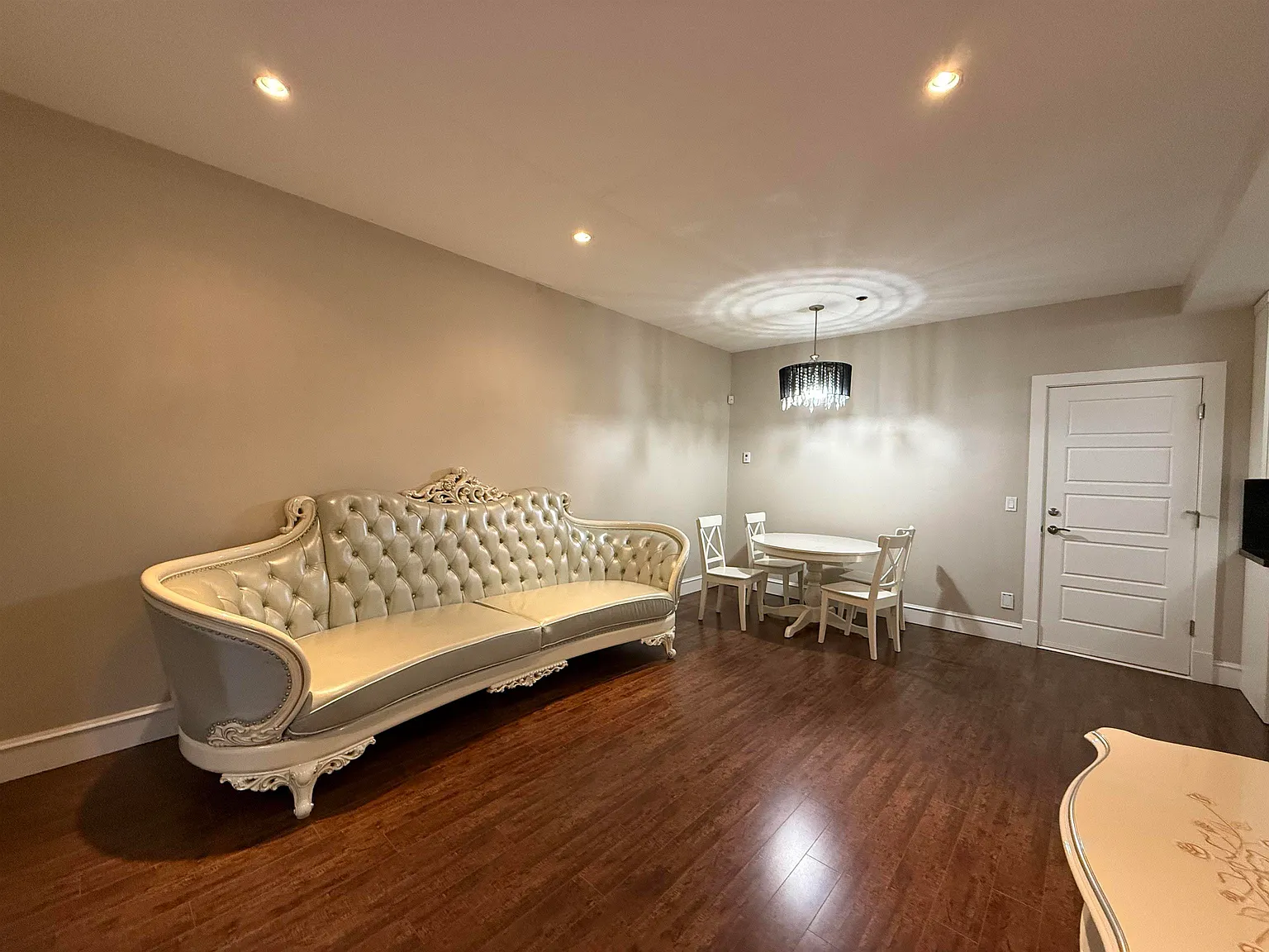 2 bed, 1000 sqft, $2,400 — Photo 2