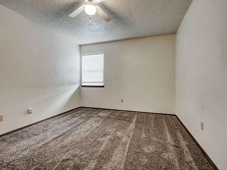 1331 Glen Oaks Ct #4 — Photo 29