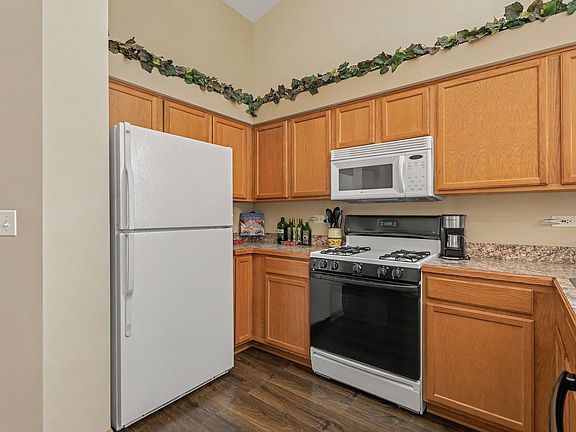 5th image of 2824 Sun Valley Dr