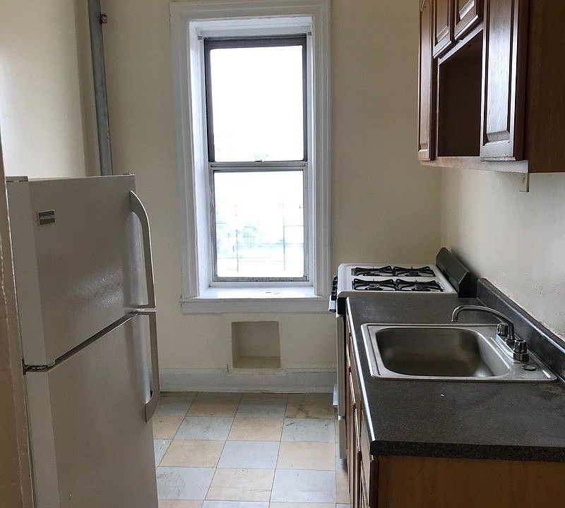 1st image of 262 E 28th St #2D