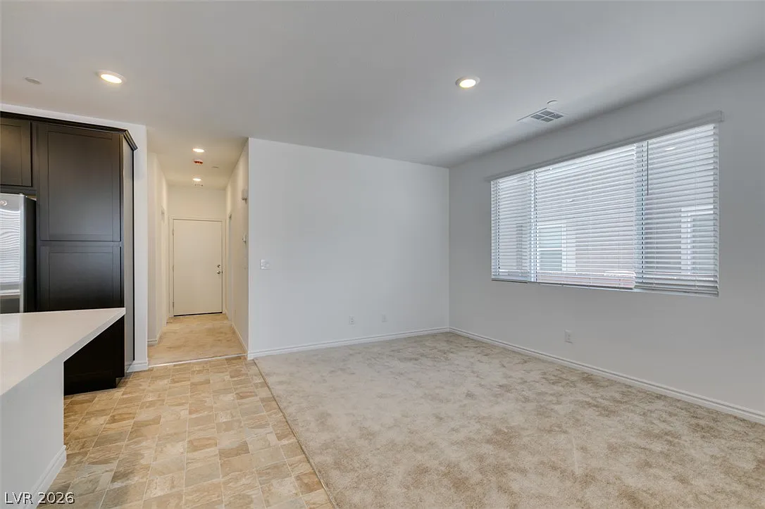 4 bed, 3.0 bath, 1927 sqft, $2,100 — Photo 4