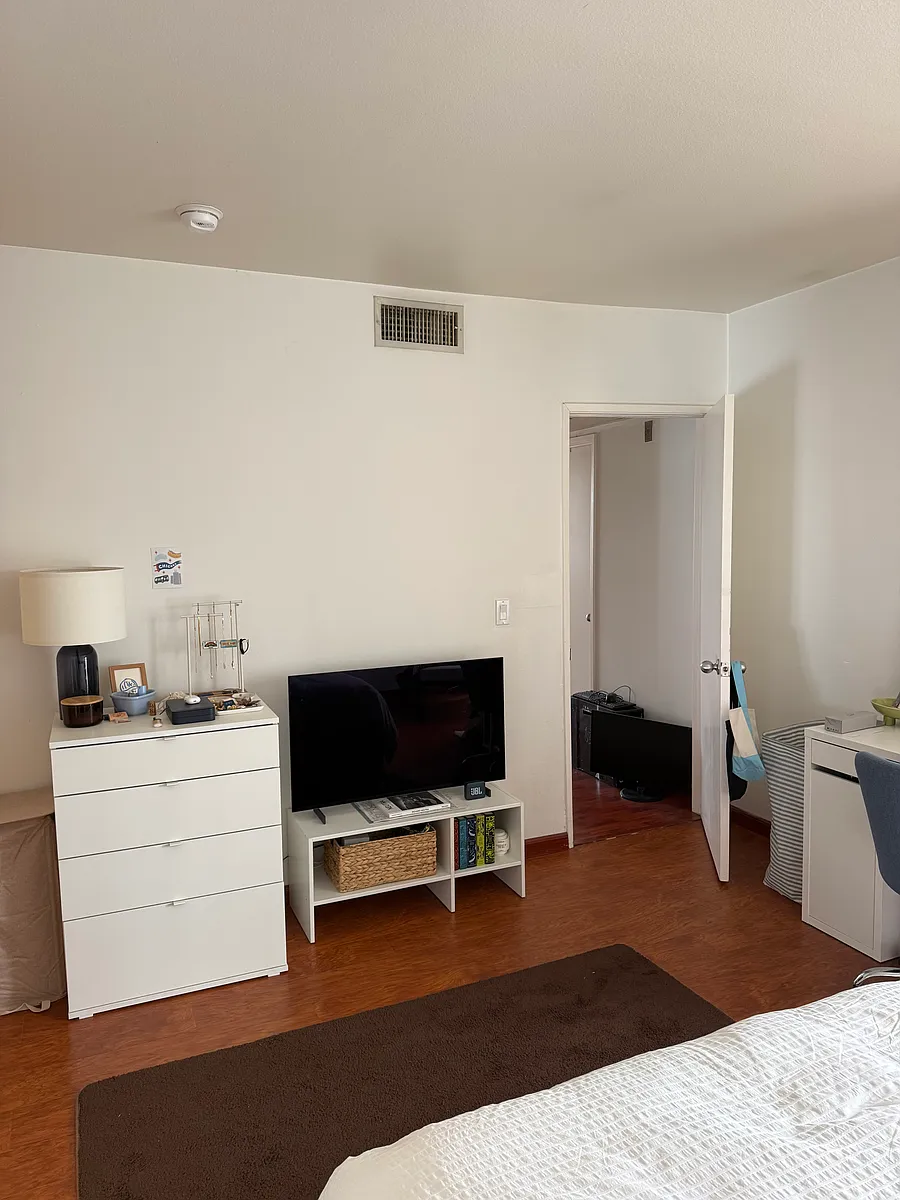 Building Photo - 1607 Glendon Ave #9