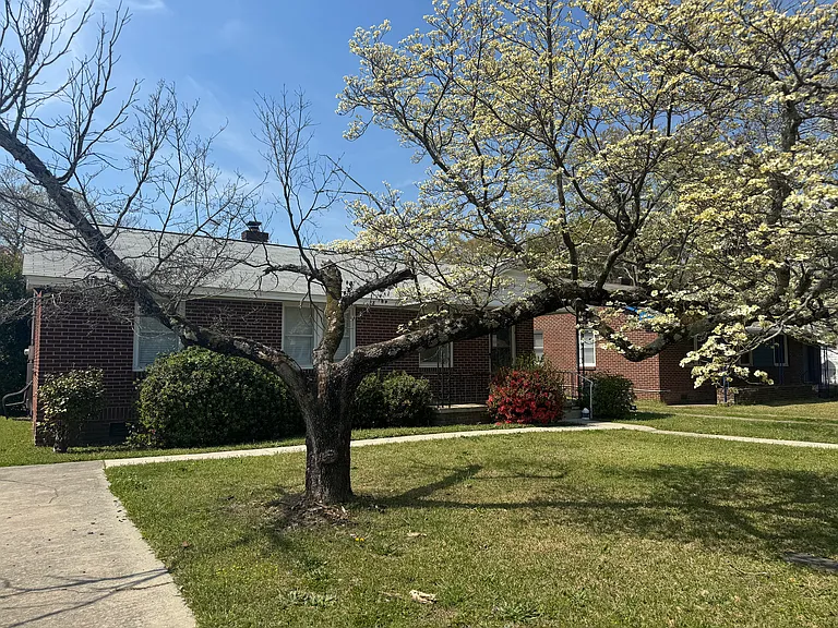 1527 S Kilbourne Rd — Photo 3